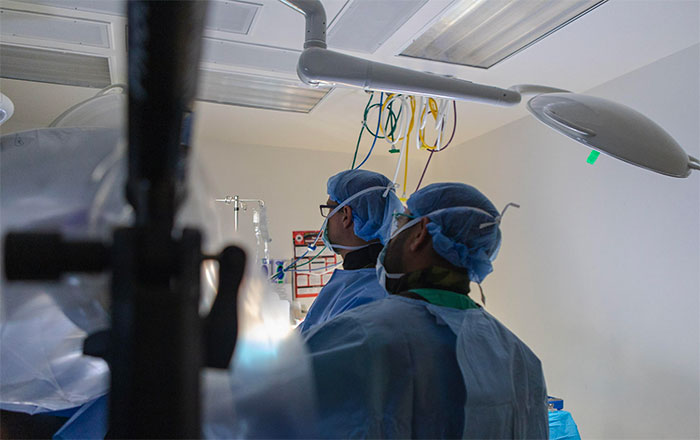 Dr. Hommen holding the arthroscope during hip arthroscopy.